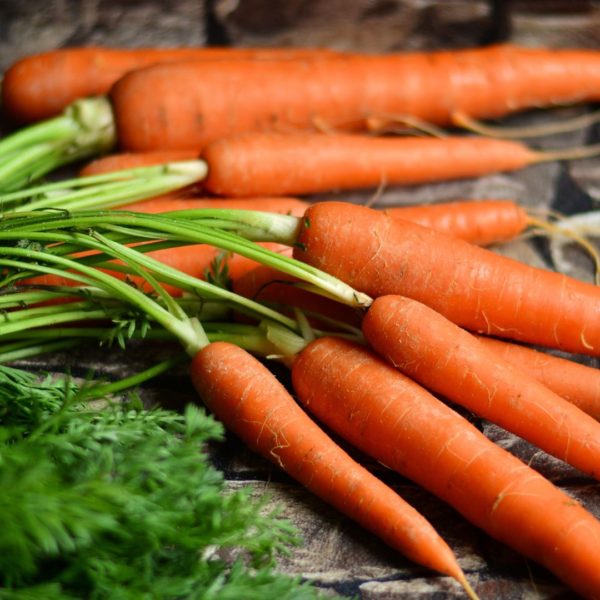 3 TO 4 PCS SMALL SIZE LOCAL CARROT