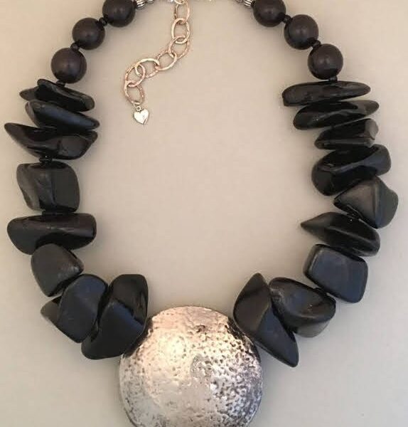 BLACK STONE NECKLACE