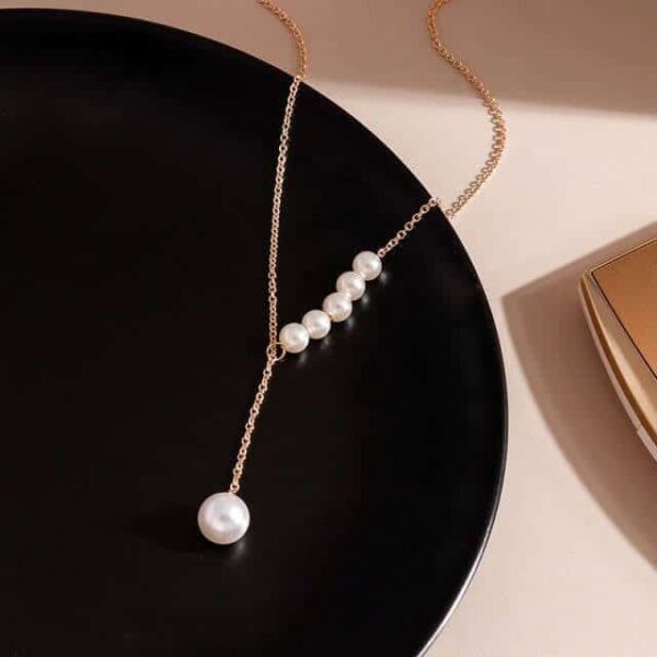 PEARLISH NECKLACE